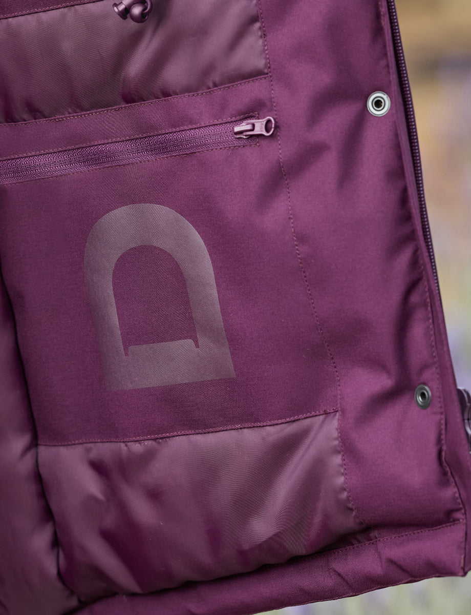 1028865000-PURPLEVIOLET_DB-Everyday-Waterproof-Jacket-Branding-Inner-Lifestyle_Image_Null_Hero.jpg